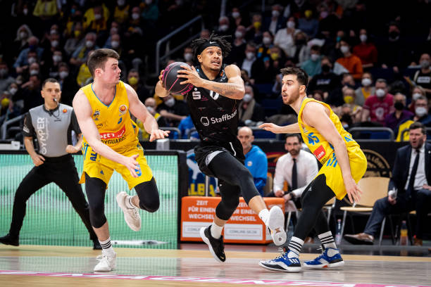 球队凭借强 球队凭借强