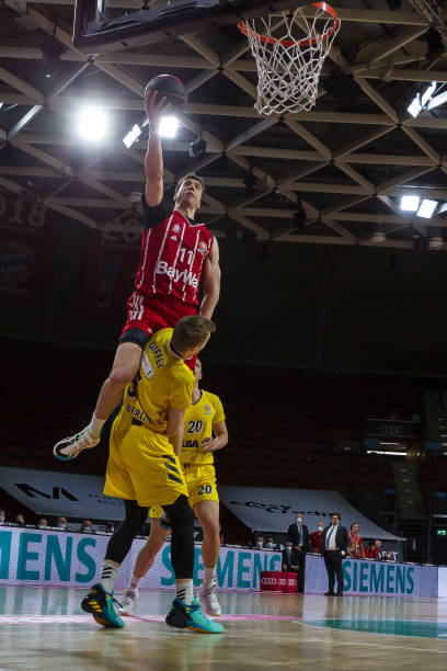 市间的足球 市间的足球